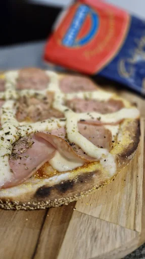 Imagem de pizza de lombo com catupiry, pizzaria em porto alegre na cidade baixa